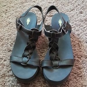 Leather volatile wedge with ankle strap